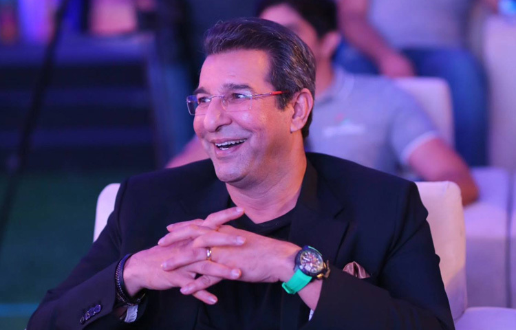 ওয়াসিম ছিলেন একজন সফল অধিনায়কও। তার নেতৃত্বে পাকিস্তান অনেক গুরুত্বপূর্ণ ম্যাচে জয় পেয়েছে। একই সঙ্গে তিনি ছিলেন পাকিস্তানের অনেক তরুণ পেসারের অনুপ্রেরণা। শোয়েব আখতার, ওয়াকার ইউনুস, মোহাম্মদ সামিরা তাকে নিজের শিক্ষক বলেই মানেন।