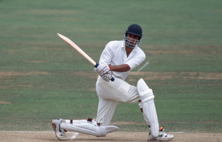 ওয়াসিম আকরামের প্রতিভা প্রথম নজরে আসে যখন তিনি ১৯৮৪ সালে লাহোরে একটি ট্রায়ালে অংশ নেন। সেই সময়ের কিংবদন্তি ক্রিকেটার জাভেদ মিয়াঁদাদ এবং কোচ আব্দুল কাদির তার অসাধারণ গতির বোলিং দেখে অবাক হয়ে যান। এরপরই তাকে সুযোগ দেওয়া হয় পাকিস্তান জাতীয় দলে।