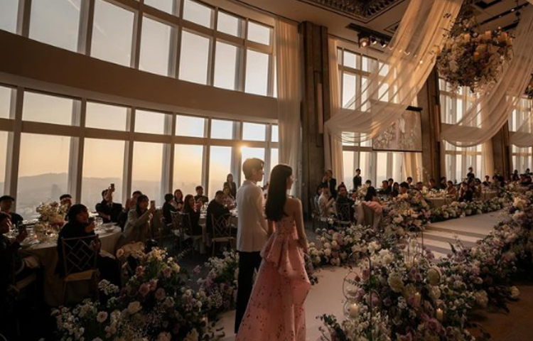 জানা গেছে, পাত্রী শোবিজ অঙ্গনের কেউ নন। এমনকি প্রকাশ করা হয়নি তার নামও। ছবি: ইনস্টাগ্রাম থেকে