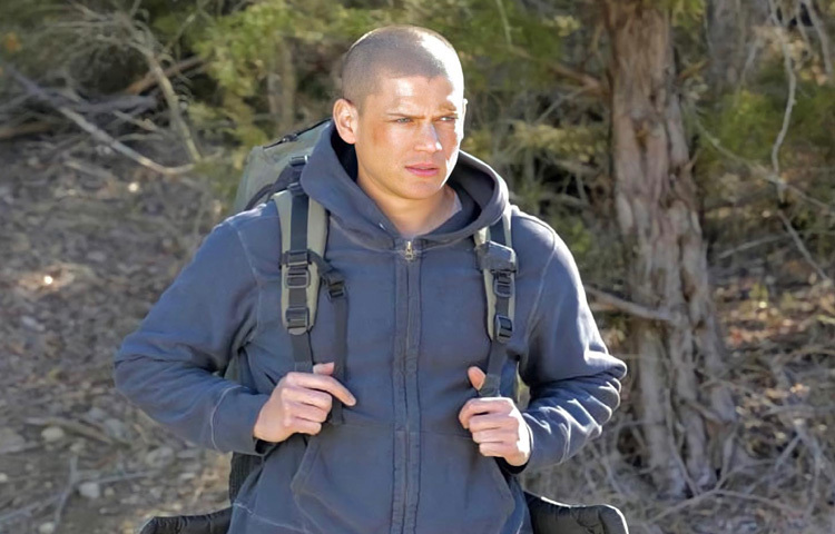 অনেকেই জানেন না, মিলার একজন স্ক্রিপ্টরাইটারও। তার লেখা চিত্রনাট্য ‘স্টকার’ (২০১৩) সমালোচকদের কাছে প্রশংসিত হয়। অভিনয়ের বাইরেও গল্প বলার তার অসাধারণ ক্ষমতা রয়েছে।