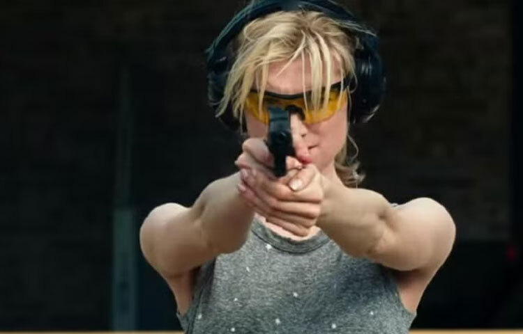 প্রিন্সেস ডায়ানার চরিত্রে অভিনয় করে এলিজাবেথ ডেবিকি শুধু নিজের ক্যারিয়ারে নতুন মাত্রা যোগ করেননি, বরং প্রমাণ করেছেন দীর্ঘ অভিনয়জীবনে তিনি আরও বড় চ্যালেঞ্জ মোকাবিলা করতে প্রস্তুত।