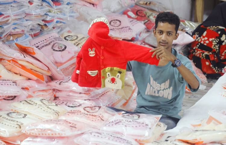 কেরানীগঞ্জের জিনজিরা এখন যেন এক জীবন্ত প্রতিচ্ছবি-যেখানে শীত মানে শুধু ঠান্ডা নয়, পরিশ্রম, সৃজনশীলতা আর মানবিক উষ্ণতার এক মেলবন্ধন।