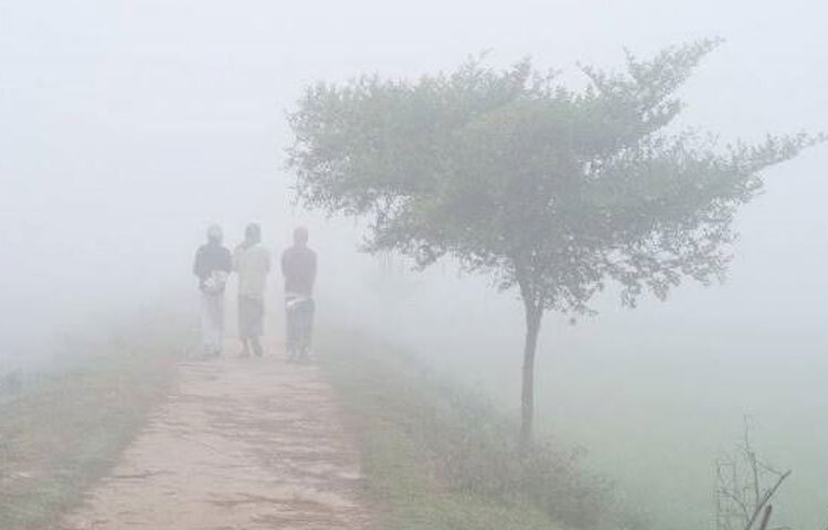 শীতের তীব্রতা ও ঠাণ্ডার বাড়ায় জেলার বিভিন্ন  শপিংমল ও ছোট বড় দোকানগুলোতে দিন রাত গরম কাপড় কেনার ভিড় বেড়েছে ক্রেতাদের।