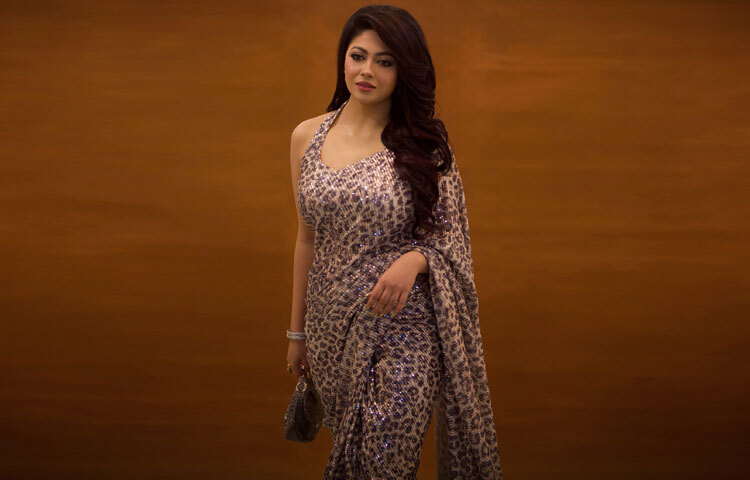 জেফার নিজেই বলেছেন, এনিম্যাল প্রিন্টের প্রতি তার এক বিশেষ আকর্ষণ রয়েছে, আর সেই আবেগকে সাফিয়া সাথী নিখুঁতভাবে ফুটিয়ে তুলেছেন।