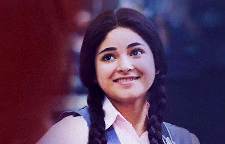 কিন্তু খ্যাতির মধ্যেই ২০১৯ সালে ধর্মীয় বিশ্বাসের কারণে অভিনয় ছাড়ার সিদ্ধান্ত নিয়ে সবাইকে চমকে দেন এই কাশ্মীরি কন্যা। নিজের সোশ্যাল মিডিয়া পোস্টে লিখেছিলেন, ‘আমি বুঝেছি, এই পেশা আমাকে ধীরে ধীরে আমার ঈমান থেকে দূরে সরিয়ে নিচ্ছে। এখানে অনেক ভালোবাসা পেয়েছি, কিন্তু আমার ধর্মীয় বিশ্বাসের সঙ্গে এই পেশার সামঞ্জস্য নেই।’