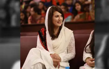 নর্থ লিন্ডসে কলেজ থেকে ব্রডকাস্ট জার্নালিজমে স্নাতক ও স্নাতকোত্তর পাস করেন।