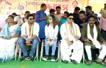উত্তর দিনাজপুরের রায়গঞ্জে তৃণমূল প্রার্থী কানহাইয়ালাল আগরওয়ালের সমর্থনে প্রচার করেন ফেরদৌস। ঘাসফুলের সভায় তৃণমূলকে ভোট দেওয়ার আহ্বান জানান ফেরদৌস।