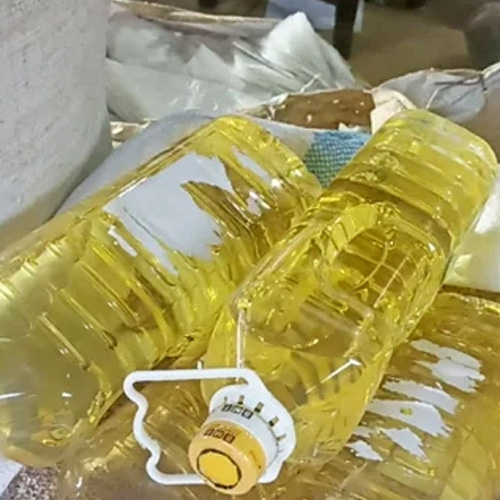 সয়াবিনের দাম কমলেও বিক্রি হচ্ছে আগের দামে