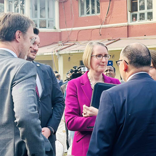 পররাষ্ট্রমন্ত্রীর ব্রিফিংয়ে পিটার হাস-সারাহ কুক