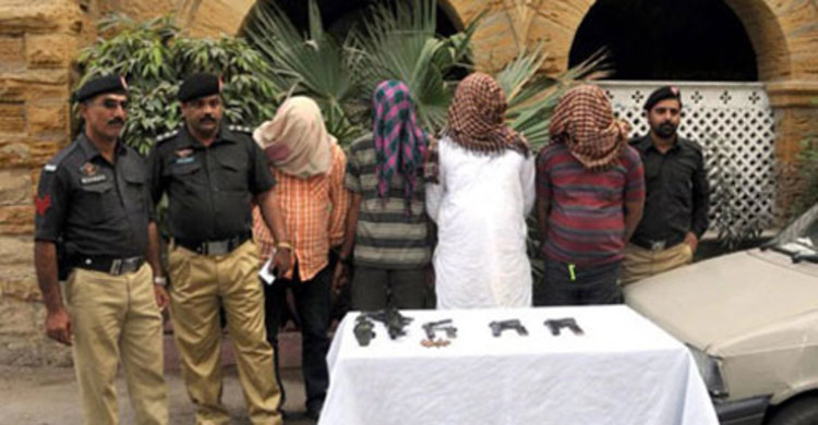 পাকিস্তানে আল-কায়েদার কমান্ডার গ্রেফতার