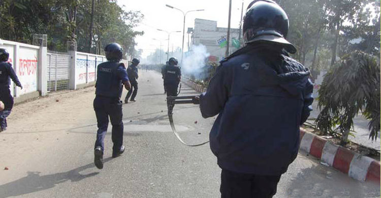 রণক্ষেত্র হবিগঞ্জ, ওসিসহ আহত ১০