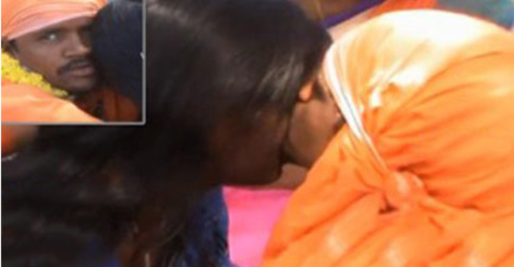 ভারতে চুম্বন বাবা গ্রেপ্তার