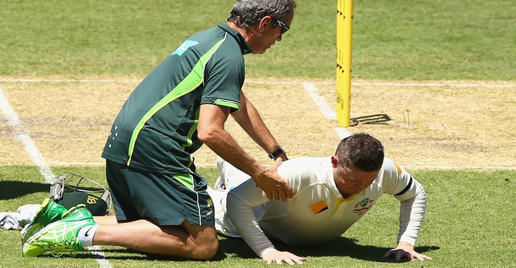 মাঠের বাইরে ক্লার্ক