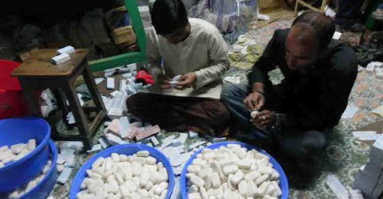 রাজধানীতে নকল কসমেটিকস কারখানার সন্ধান, আটক ৭