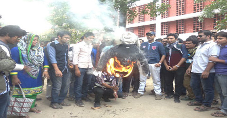 রাবিতে তারেকের কুশপুত্তলিকায় আগুন