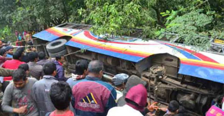 রাজশাহীতে দুই বাসের মুখোমুখী সংঘর্ষে নিহত ৩