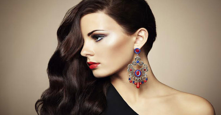 কর্ণে দোলে দুল