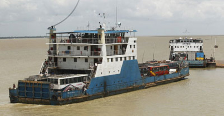 পাটুরিয়া-দৌলতদিয়া ফেরি চলাচল বন্ধ