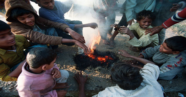 ধেয়ে আসছে শৈত্যপ্রবাহ