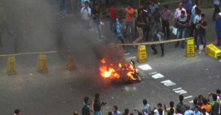 জামায়াতের প্রথমদিনের হরতাল চলছে