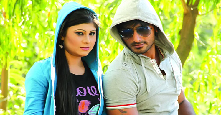 শীত ফ্যাশনে হুডি