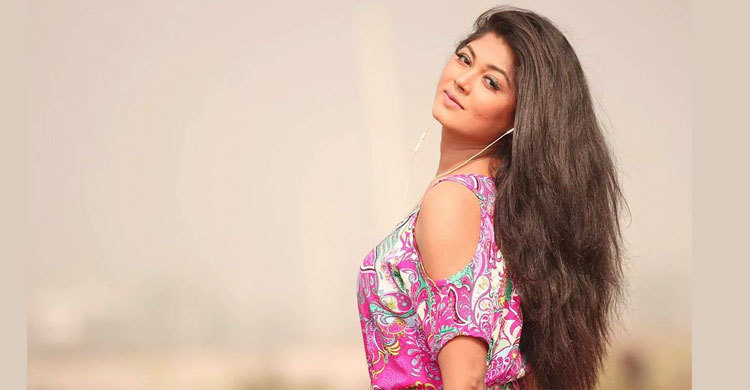 নতুন বছরে মৌসুমীর ৩ ছবি