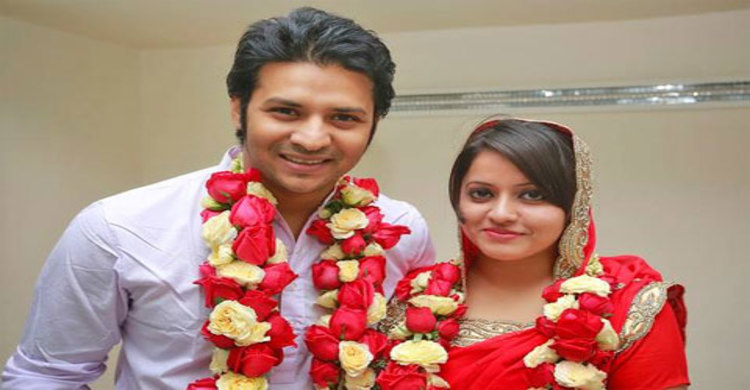 বিয়ের পিঁড়িতে নীরব