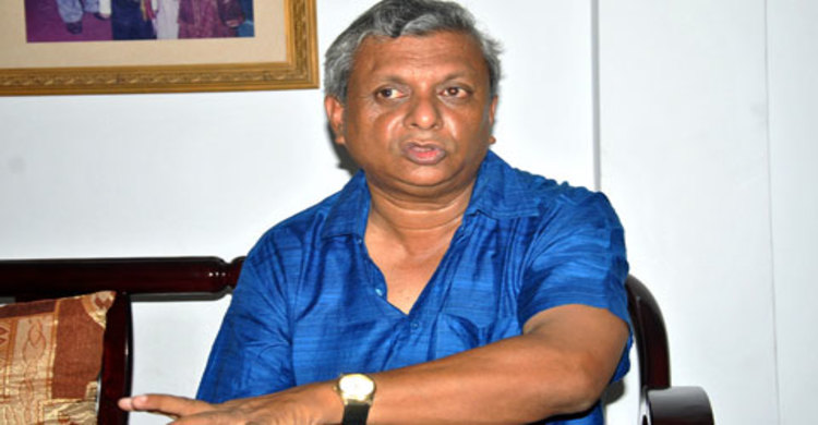 পালিয়ে বেড়াচ্ছেন সিলেটের মেয়র