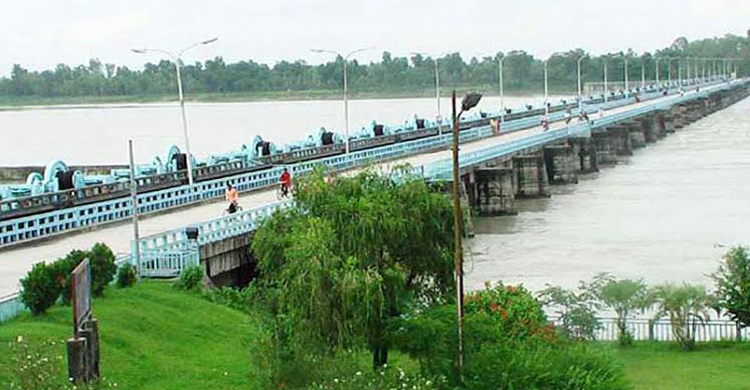 তিস্তা ব্যারেজে ভারী যান চলাচল বন্ধ
