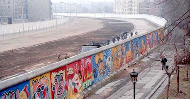 বার্লিন প্রাচীর পতনের ২৫ বছর পূর্তি উদযাপন