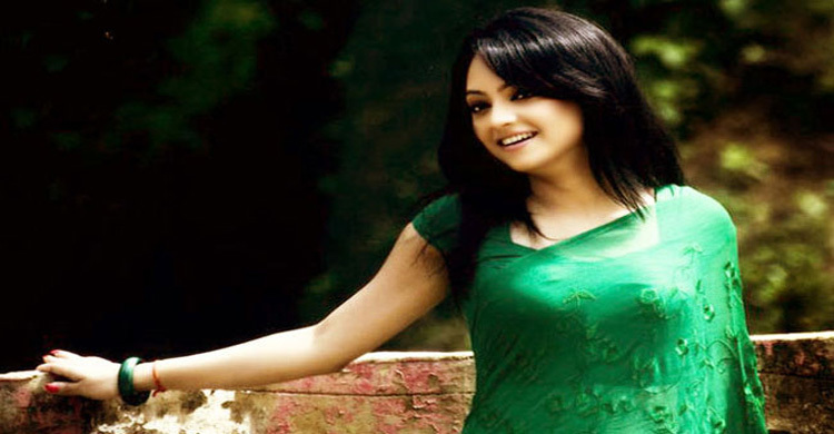 এইডস রোগীর চরিত্রে ইশানা