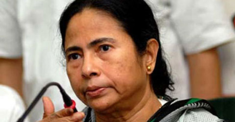 সিবিআইকে তুলে দেওয়ার দাবি মমতার