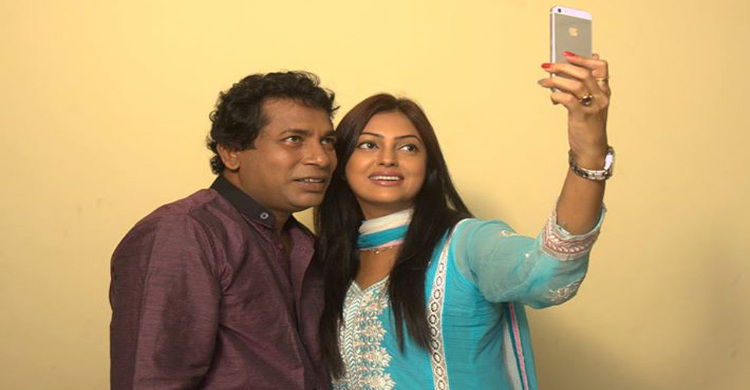 মোশাররফ করিম ও নিপুনের সেলফি