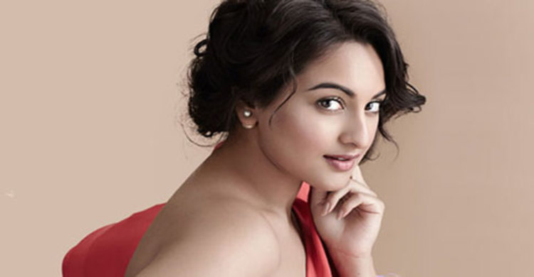 রিয়েল লাইফ প্রেমে সোনাক্ষী