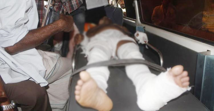 Crude bombs blast near Khaleda`s office, 11 injured