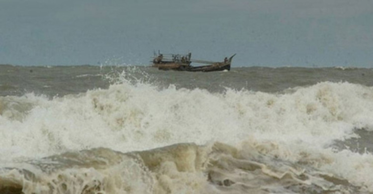 2 boats capsize in Padma : 32 missing
