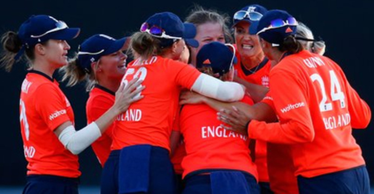 England keep Ashes series alive