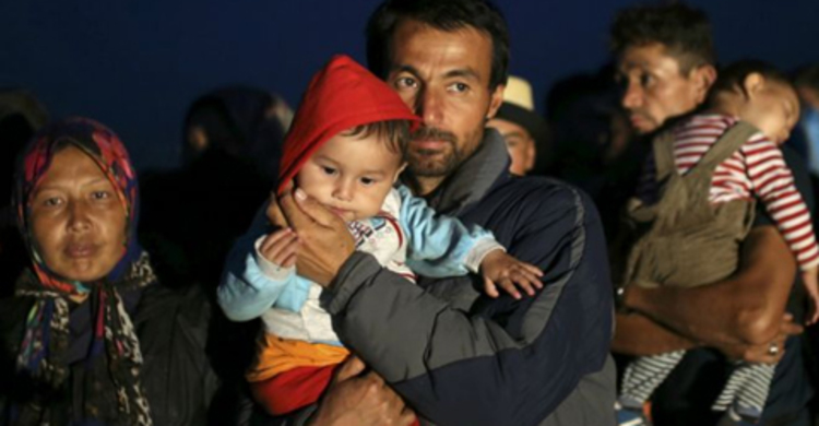 Migrant crisis: Record 4,000 go from Serbia to Hungary