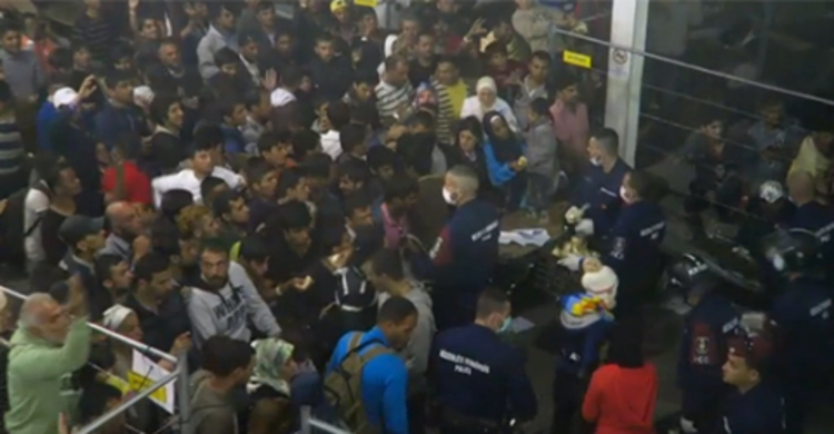 Migrant crisis: People treated like animals in Hungary camp