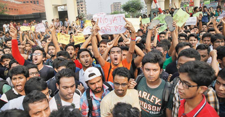 Private University students continue VAT protests 