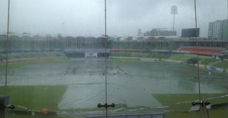 Rain delays start of play on day 3
