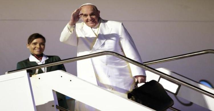Pope urges communal peace in Srilanka