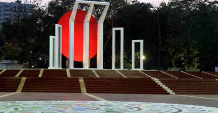 Cocktail blasts in front of Shahid Minar