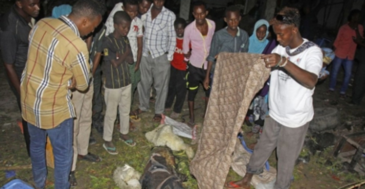 18 killed in 2 bomb attacks in Somalia
