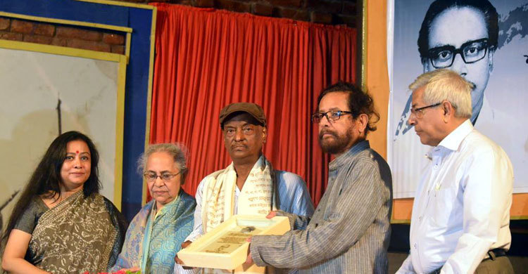 আলতাফ মাহমুদ পদক নিলেন আলাউদ্দিন আলী 