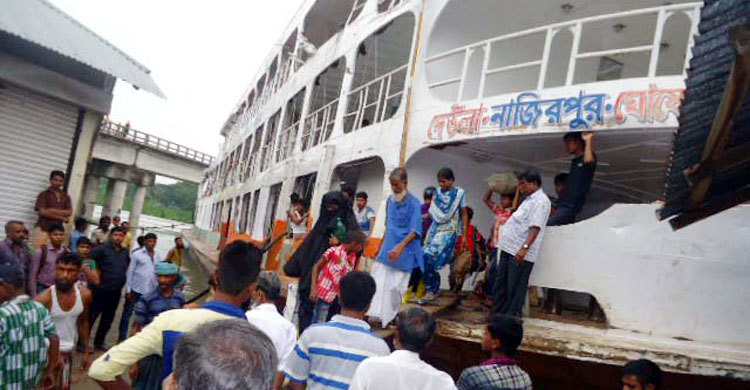 প্রাণে বেঁচে গেল ৪ শতাধিক যাত্রী