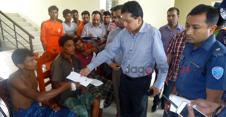 কুমিল্লায় হতাহতের পরিবারকে আর্থিক সহায়তা