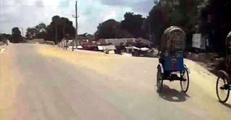 মানিকছড়িতে সকাল-সন্ধ্যা অবরোধ চলছে