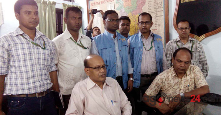 নওগাঁ জেলা মৎস্য কর্মকর্তা গ্রেফতার