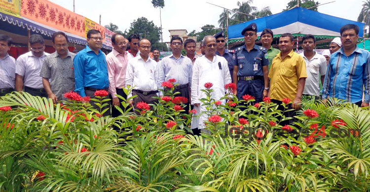 নওগাঁয় সপ্তাহব্যাপী বৃক্ষমেলার উদ্বোধন